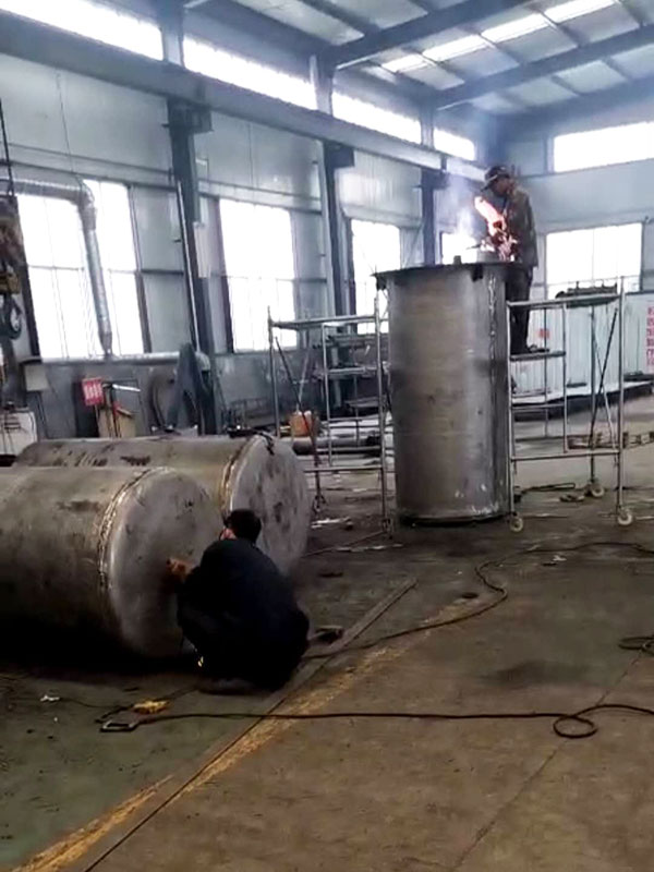 Single layer storage tank